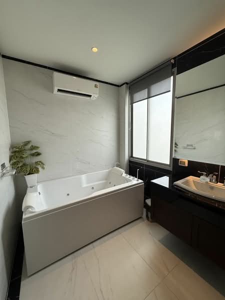 Perfect Masterpiece Sukhumvit 77, Samut Prakan, Soi Mu Ban Perfect Place Sukhumvit 77, Rachathewa, Bang Plee, Samut Prakan, 5 Bedrooms, 315 sqm, Single Detached House For Rent, by Eric ., 500425825 - DDproperty.com
