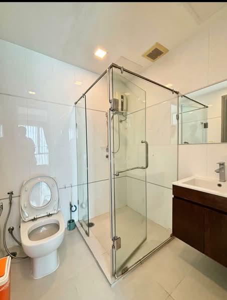 Thru Thonglor, Bangkok, Petchaburi Road, Bang Kapi, Huai Khwang, Bangkok, 2 Bedrooms, 62 sqm, Condo For Rent, by Muhammad-ameen Waeyusoh, 500425941 - DDproperty.com