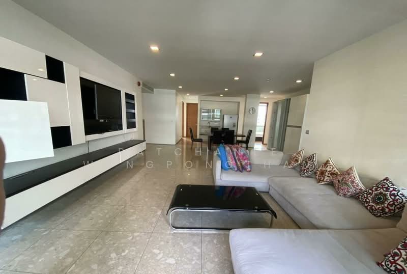 Ficus Lane, Bangkok, Soi Sukhumvit 44/1, Phra Kanong, Khlong Toei, Bangkok, 3 Bedrooms, 210 sqm, Condo For Rent, by Ratchanee Wongpongtham, 500426147 - DDproperty.com