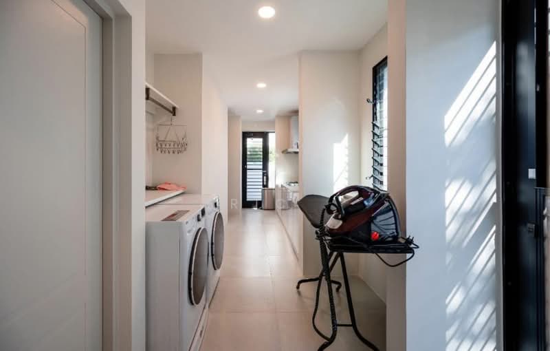 Nantawan Rama 9 - New Krungthepkreetha, Bangkok, Saphan Sung, Bangkok, 5 Bedrooms, 302 sqm, Single Detached House For Rent, by Eric ., 500426181 - DDproperty.com