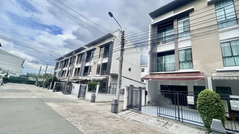 Baan Klang Muang Nawamin 42 : บ้านกลางเมือง นวมินทร์ 42, กรุงเทพ, ซอยนวมินทร์ 42 ถนนนวมินทร์, คลองกุ่ม, บึงกุ่ม, กรุงเทพ, 130 ตร.ม., ทาวน์เฮ้าส์ ขาย, โดย คุณ ณัฏฐฌาภัส แก้วเมืองน้อย (เฌอ), 500426299 - DDproperty.com
