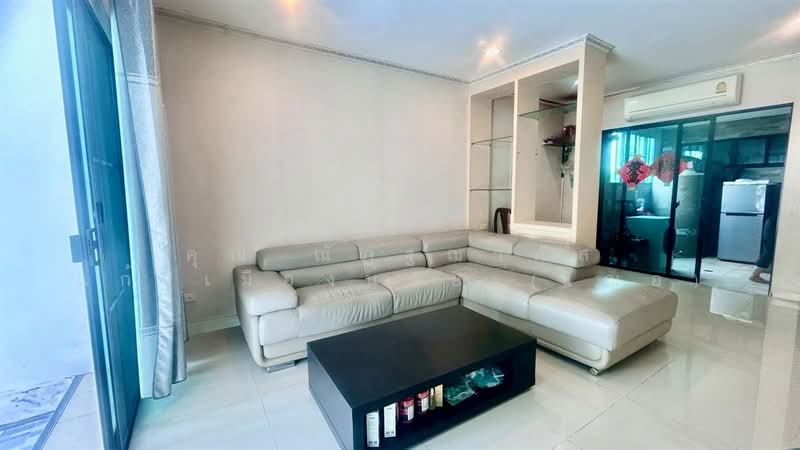 Baan Klang Muang Nawamin 42 : บ้านกลางเมือง นวมินทร์ 42, กรุงเทพ, ซอยนวมินทร์ 42 ถนนนวมินทร์, คลองกุ่ม, บึงกุ่ม, กรุงเทพ, 130 ตร.ม., ทาวน์เฮ้าส์ ขาย, โดย คุณ ณัฏฐฌาภัส แก้วเมืองน้อย (เฌอ), 500426299 - DDproperty.com