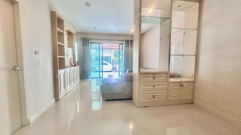 Baan Klang Muang Nawamin 42, Bangkok, Soi Nawamin 42, Nawamin Road, Khlong Kum, Bueng Kum, Bangkok, 3 Bedrooms, 130 sqm, Townhouse For Sale, by คุณ ณัฏฐฌาภัส แก้วเมืองน้อย (เฌอ), 500426299 - DDproperty.com