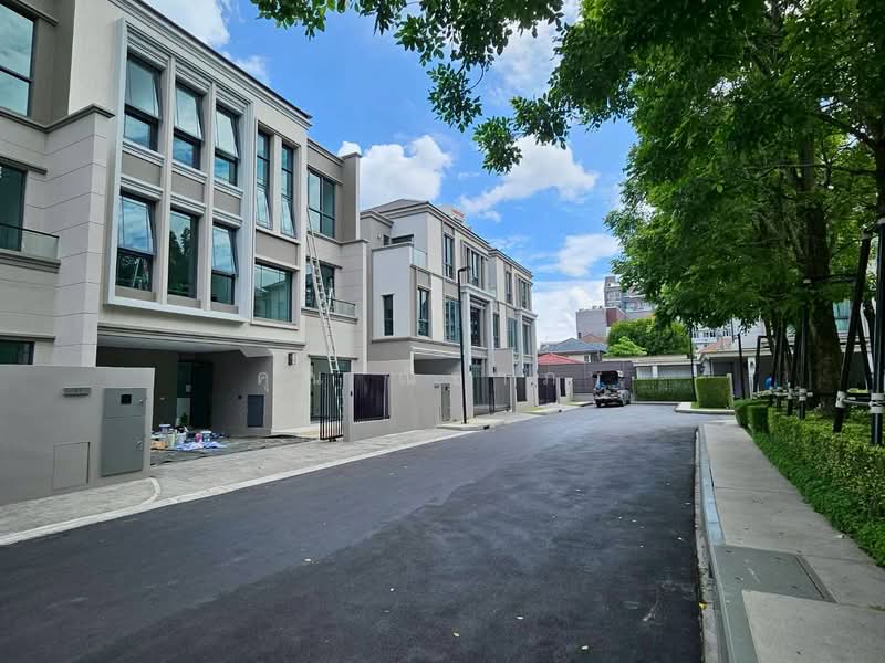 Baan Klang Muang Classe Ratchayothin, Bangkok, Chatuchak, Bangkok, 3 Bedrooms, 228 sqm, Townhouse For Rent, by คุณ ณิชาภา, 500426419 - DDproperty.com