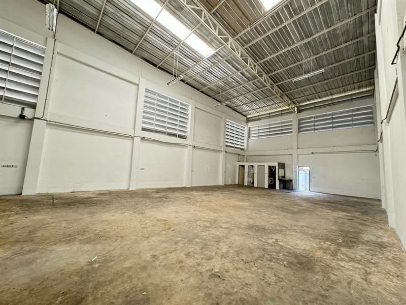 โรงงาน 3 ชั้น 199.3 ตร.ว. โรงงาน ซอยประชาอุทิศ90, สมุทรปราการ, ถนนประชาอุทิศ, บ้านคลองสวน, พระสมุทรเจดีย์, สมุทรปราการ, 1,000 ตร.ม., โกดัง-โรงงาน ขาย, โดย คุณ ชุติกาญจน์ กล่ำแสง (เชอรี่), 500426422 - DDproperty.com