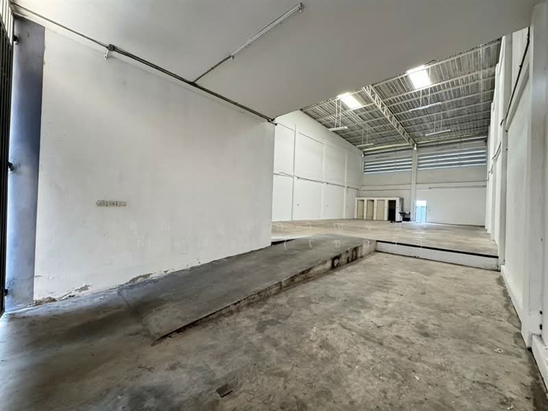 โรงงาน 3 ชั้น 199.3 ตร.ว. โรงงาน ซอยประชาอุทิศ90, สมุทรปราการ, ถนนประชาอุทิศ, บ้านคลองสวน, พระสมุทรเจดีย์, สมุทรปราการ, 1,000 ตร.ม., โกดัง-โรงงาน ขาย, โดย คุณ ชุติกาญจน์ กล่ำแสง (เชอรี่), 500426422 - DDproperty.com