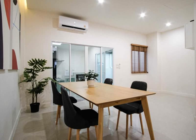 Baan Klang Muang British Town Srinakarin : บ้านกลางเมือง บริติช ทาวน์ ศรีนครินทร์, สมุทรปราการ, ซอยบ้านกลางเมือง บริติช ทาวน์ ศรีนครินทร์, บางแก้ว, บางพลี, สมุทรปราการ, 230 ตร.ม., ทาวน์เฮ้าส์ ให้เช่า, โดย Airada Parasarn, 500426666 - DDproperty.com