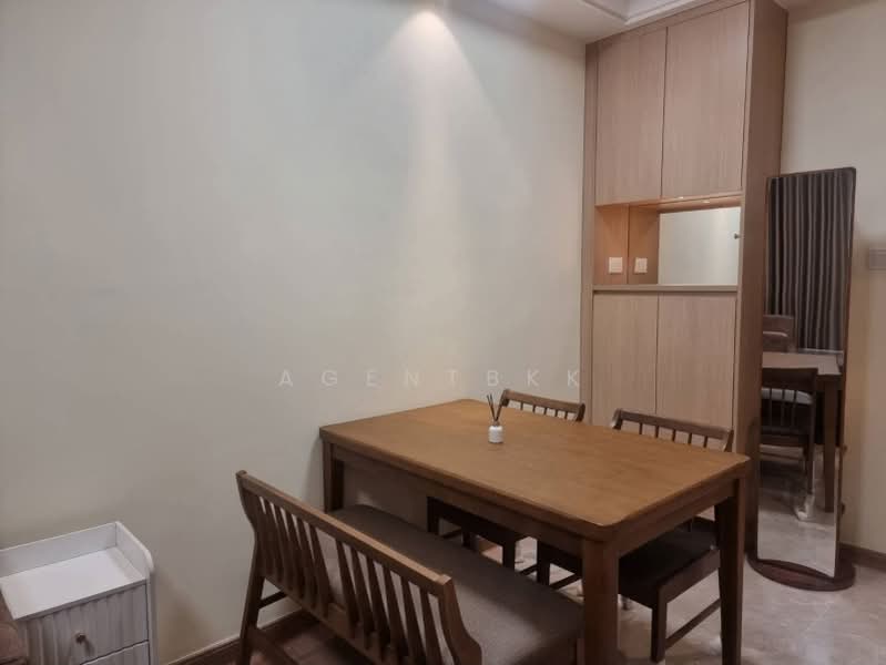 Regal Sathon-Naradhiwas, Bangkok, Naradhiwas Rajanagarindra Road, Thung Maha Mek, Sathon, Bangkok, 1 Bedroom, 33 sqm, Condo For Rent, by Agentbkk, 500426682 - DDproperty.com
