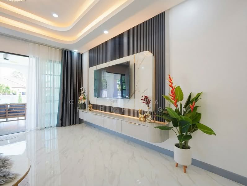 Luxurious 4-Bed Home in Pattaya with Pool & Garden, Chon Buri (Pattaya), Poong, Bang Lamung (Pattaya), Chon Buri (Pattaya), 4 Bedrooms, 386 sqm, Single Detached House For Sale, by Chaweewan Puekpong, 500426758 - DDproperty.com