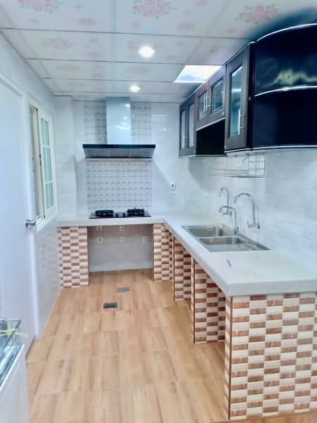 Golden Town Sukhumvit-Bearing Station, Samut Prakan, Soi Tesabansamrongtai 6, Sam Rong, Phra Pra Daeng, Samut Prakan, 4 Bedrooms, 100 sqm, Townhouse For Sale, by The Best Property ปู, 500426884 - DDproperty.com
