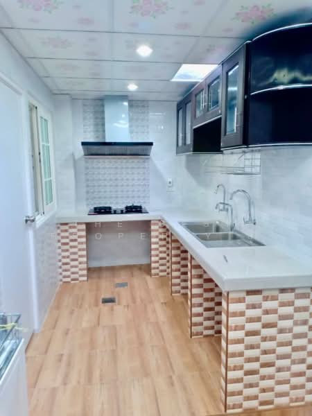 Golden Town Sukhumvit-Bearing Station, Samut Prakan, Soi Tesabansamrongtai 6, Sam Rong, Phra Pra Daeng, Samut Prakan, 4 Bedrooms, 100 sqm, Townhouse For Sale, by The Best Property ปู, 500426884 - DDproperty.com