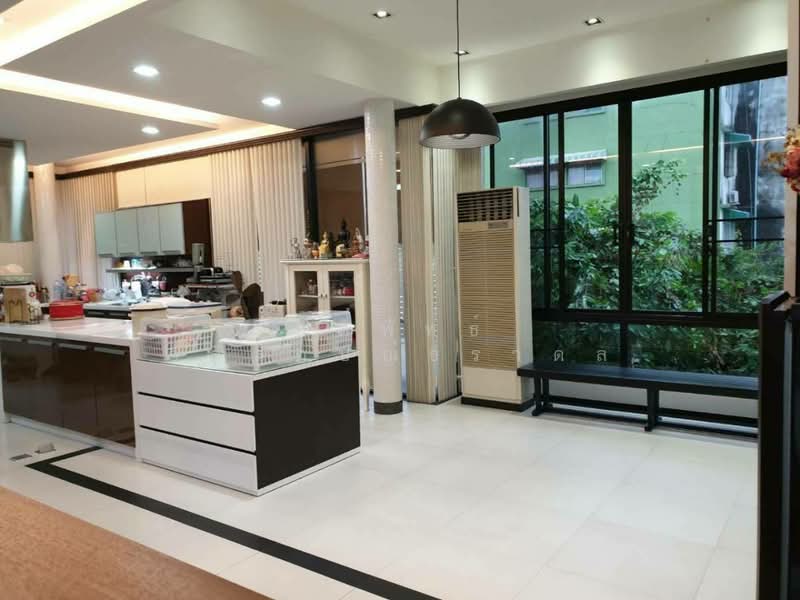 Modern Luxury Residence for Sale – Perfect for Home Office |219 Sq.Wah Land |1,425 Sq.m. Usable Area, Nonthaburi, ติวานนท์ 18 แยก 7, Talat Kwan, Muang Nonthaburi, Nonthaburi, , 1,425 sqm, Shophouse For Sale, by Thitiphat Adilucktharadol, 500426956 - DDproperty.com