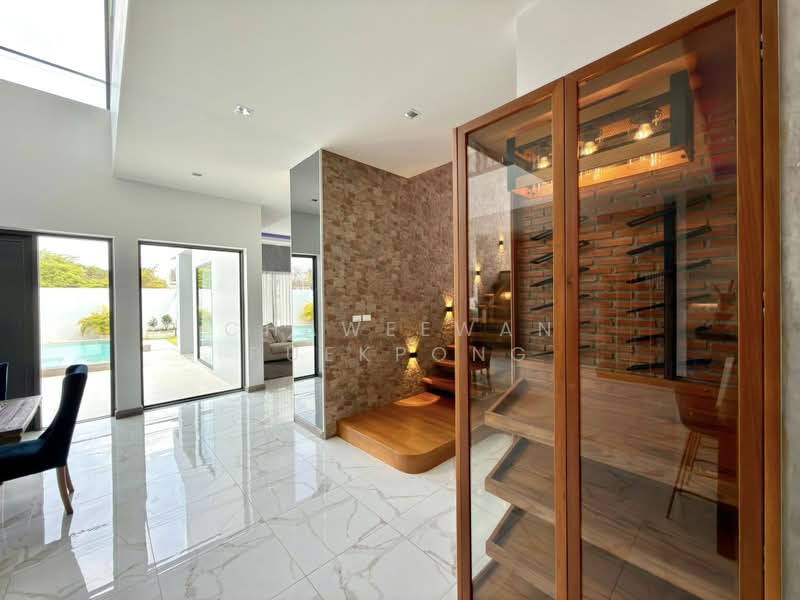 Luxury pool villa for sale near Mabprachan Lake, Chon Buri (Pattaya), Poong, Bang Lamung (Pattaya), Chon Buri (Pattaya), 5 Bedrooms, 633 sqm, Villa For Sale, by Chaweewan Puekpong, 500426978 - DDproperty.com