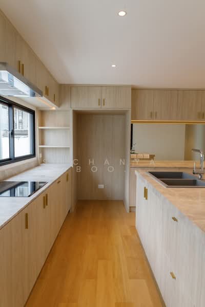 ขายบ้านเดี่ยว พร้อมพักอาศัย ซอยเอกมัย 10, Bangkok, เอกมัย 10, Khlong Tan Nua, Watthana, Bangkok, 5 Bedrooms, 540 sqm, Single Detached House For Sale, by Suchanya Piboonwiput, 500426999 - DDproperty.com