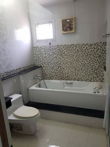 Ladda Ville 1-2, Nonthaburi, Ban Kluai-Sai Noi Road, Phimonrat, Bang Bua Thong, Nonthaburi, 4 Bedrooms, 210 sqm, Single Detached House For Sale, by Wicharn Kaonah, 500427003 - DDproperty.com