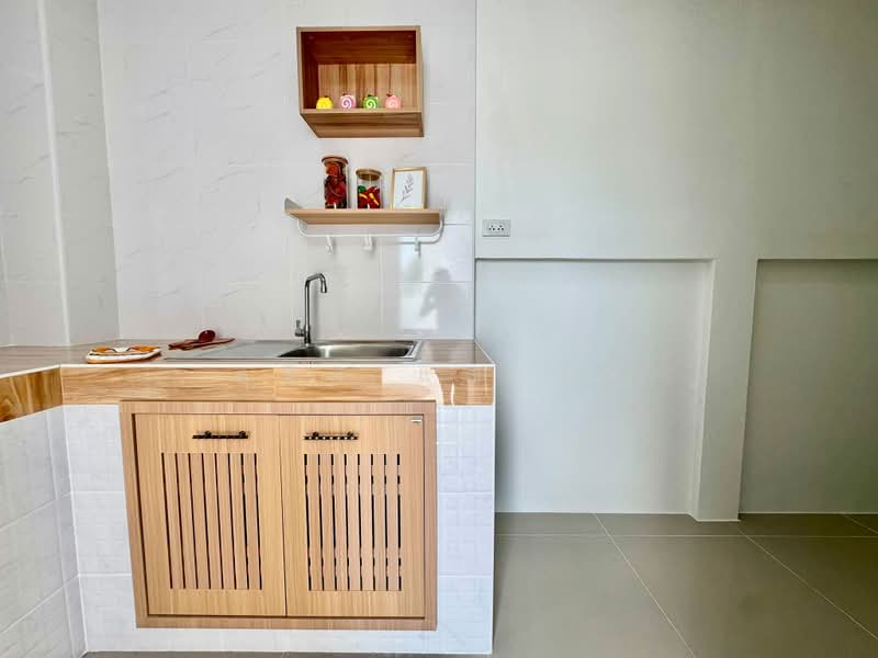 ขายบ้านเดี่ยวรีโนเวทใหม่ หลังมุม สไตล์มินิมอล ม.คลาสสิคโฮม2 ไร่กล้วย ศรีราชา, Chon Buri (Pattaya), Surasak, Si Racha, Chon Buri (Pattaya), 3 Bedrooms, 160 sqm, Single Detached House For Sale, by Dusit Saengfa, 500427023 - DDproperty.com