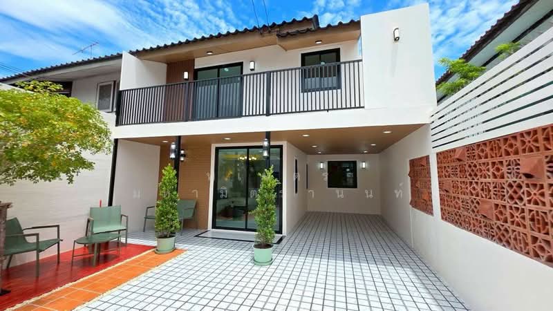 หมู่บ้านรัตนาธิเบศร์, Nonthaburi, Bang Rak Pattana, Bang Bua Thong, Nonthaburi, 4 Bedrooms, 200 sqm, Semi-Detached House (Twin House) For Sale, by พเนตร มหามิตรานนท์, 500427031 - DDproperty.com