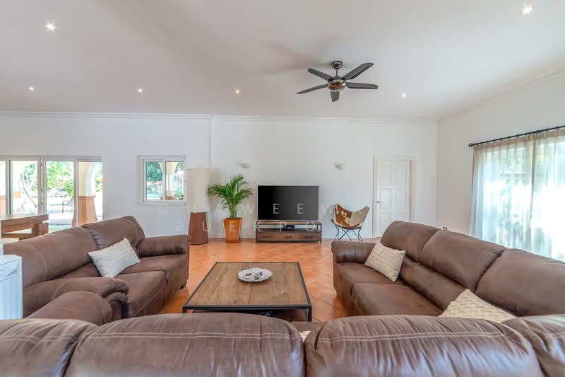 Elegant 5-bedroom, 6-bathroom villa set on 1.3 rai of land, Chon Buri (Pattaya), Huai Yai, Bang Lamung (Pattaya), Chon Buri (Pattaya), 5 Bedrooms, 550 sqm, Villa For Sale, by Chaweewan Puekpong, 500427046 - DDproperty.com