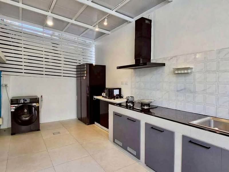 Areeya Mandarina Sukhumvit 77, Bangkok, Sukhumvit 77 Road (On Nut), Suan Luang, Bangkok, 3 Bedrooms, 220 sqm, Townhouse For Rent, by Thiti Boonchurn, 500427068 - DDproperty.com