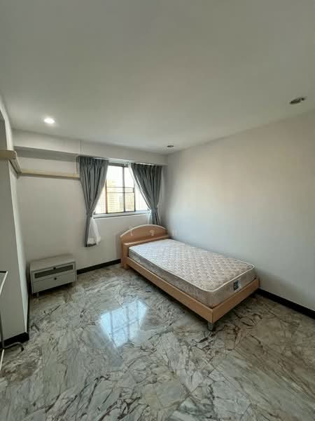 Royal Castle Sukhumvit, Bangkok, 30 Soi Sukhumvit 39, Khlongtoei Nua, Watthana, Bangkok, 3 Bedrooms, 165 sqm, Condo For Rent, by โรส, 500427072 - DDproperty.com