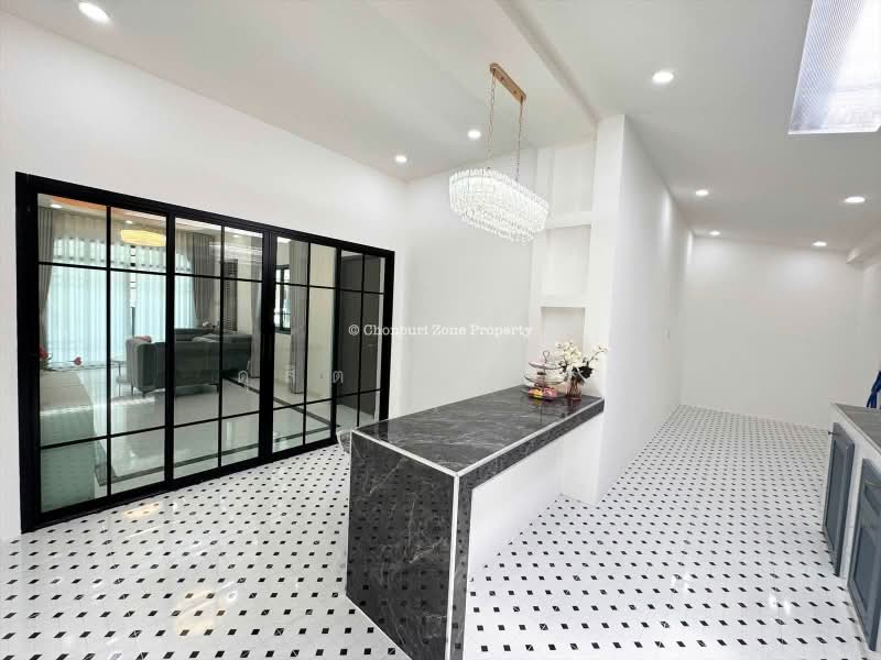 ขายบ้านเดี่ยวรีโนเวทใหม่ ม.คลาสสิคโฮม ใกล้โลตัส ไร่กล้วย ศรีราชา, Chon Buri (Pattaya), Surasak, Si Racha, Chon Buri (Pattaya), 3 Bedrooms, 150 sqm, Single Detached House For Sale, by Dusit Saengfa, 500427092 - DDproperty.com