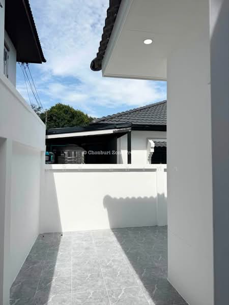 ขายบ้านเดี่ยวรีโนเวทใหม่ ม.คลาสสิคโฮม ใกล้โลตัส ไร่กล้วย ศรีราชา, Chon Buri (Pattaya), Surasak, Si Racha, Chon Buri (Pattaya), 3 Bedrooms, 150 sqm, Single Detached House For Sale, by Dusit Saengfa, 500427092 - DDproperty.com
