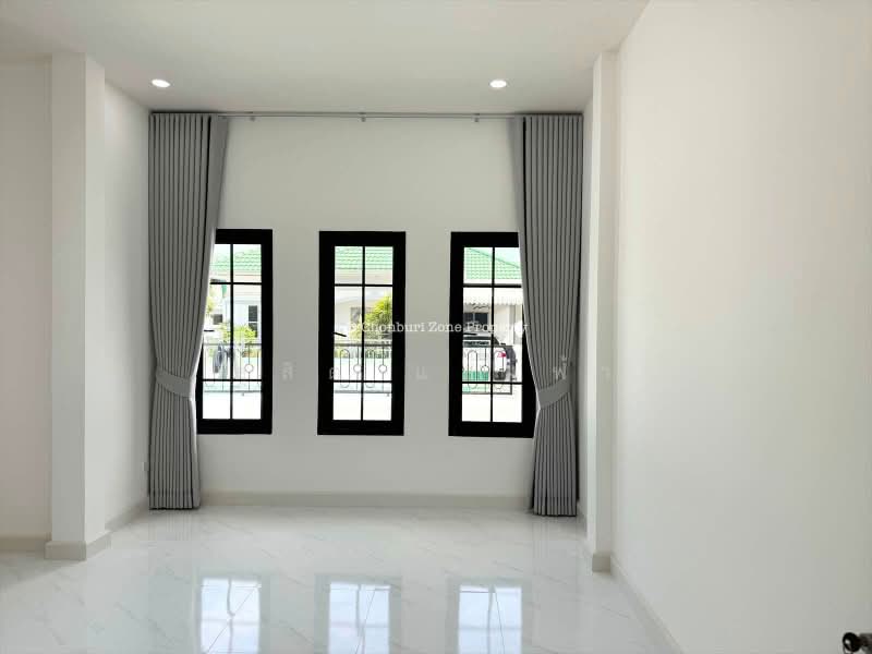 ขายบ้านเดี่ยวรีโนเวทใหม่ ม.คลาสสิคโฮม ใกล้โลตัส ไร่กล้วย ศรีราชา, Chon Buri (Pattaya), Surasak, Si Racha, Chon Buri (Pattaya), 3 Bedrooms, 150 sqm, Single Detached House For Sale, by Dusit Saengfa, 500427092 - DDproperty.com