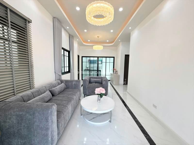 ขายบ้านเดี่ยวรีโนเวทใหม่ ม.คลาสสิคโฮม ใกล้โลตัส ไร่กล้วย ศรีราชา, Chon Buri (Pattaya), Surasak, Si Racha, Chon Buri (Pattaya), 3 Bedrooms, 150 sqm, Single Detached House For Sale, by Dusit Saengfa, 500427092 - DDproperty.com