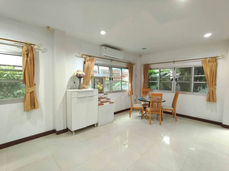ให้เช่าบ้านเดี่ยว ม.ธารดารา ไร่กล้วย ศรีราชา, Chon Buri (Pattaya), Surasak, Si Racha, Chon Buri (Pattaya), 3 Bedrooms, 180 sqm, Single Detached House For Rent, by Dusit Saengfa, 500427103 - DDproperty.com