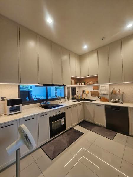 Grand Bangkok Boulevard Sukhumvit-Srinakarin, Samut Prakan, Soi Bearing 31/1, Samrong Nua, Muang Samut Prakarn, Samut Prakan, 4 Bedrooms, 510 sqm, Single Detached House For Sale, by Agent Pla, 500427234 - DDproperty.com