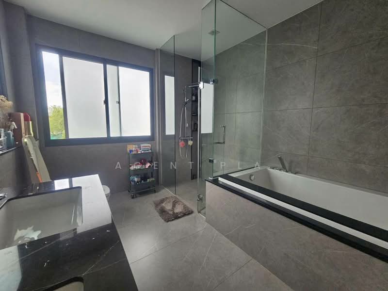 Grand Bangkok Boulevard Sukhumvit-Srinakarin, Samut Prakan, Soi Bearing 31/1, Samrong Nua, Muang Samut Prakarn, Samut Prakan, 4 Bedrooms, 510 sqm, Single Detached House For Sale, by Agent Pla, 500427234 - DDproperty.com