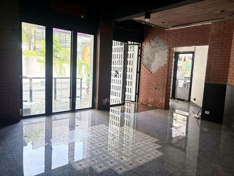 Space for Rent in Asok BTS Walk Distance High foot traffic Ideal for Restaurant, Cafe, Clinic, กรุงเทพ, คลองเตยเหนือ, วัฒนา, กรุงเทพ, 60 ตร.ม., พื้นที่ขายของ ให้เช่า, โดย Chutinun Mungmai, 500427300 - DDproperty.com