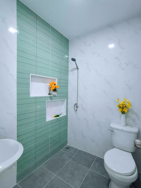 Poonsinh Thani 3, Bangkok, Rat Phatthana Road, Khlong Song Ton Nun, Lat Krabang, Bangkok, 2 Bedrooms, 100 sqm, Townhouse For Sale, by Tanrada Tongsub, 500427391 - DDproperty.com