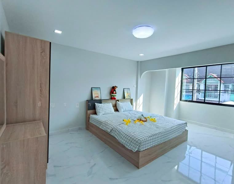Poonsinh Thani 3, Bangkok, Rat Phatthana Road, Khlong Song Ton Nun, Lat Krabang, Bangkok, 2 Bedrooms, 100 sqm, Townhouse For Sale, by Tanrada Tongsub, 500427391 - DDproperty.com