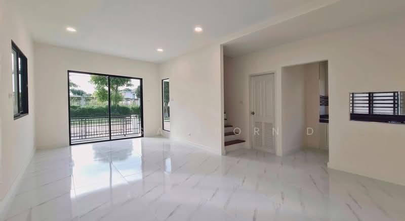 Modi Villa Pinklao – Wongwaen : โมดิ วิลล่า ปิ่นเกล้า – วงแหวน, นนทบุรี, ทางหลวงชนบท นบ.1011, ศาลากลาง, บางกรวย, นนทบุรี, 130 ตร.ม., บ้านแฝด ขาย, โดย Angsanaporn D, 500427418 - DDproperty.com