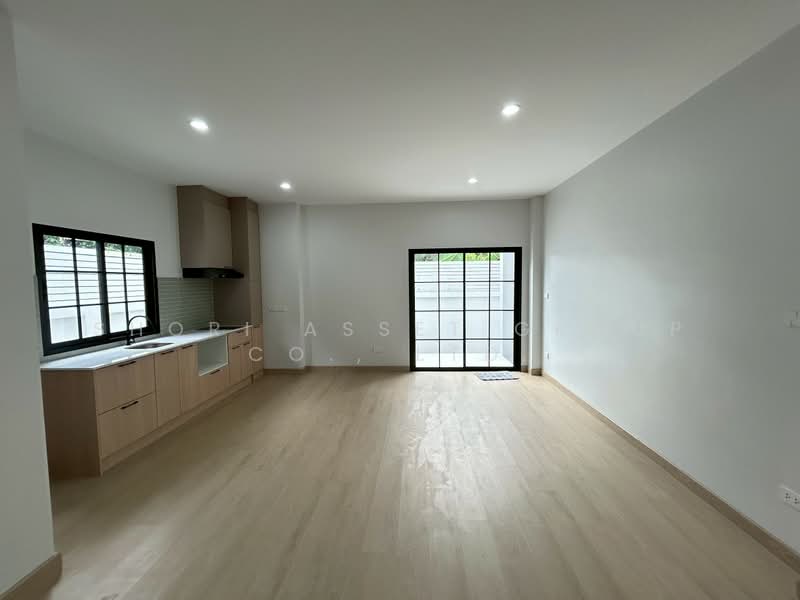 Beautiful house outside a development, Chotana location, Chiang Mai, , Chang Phuak, Muang Chiang Mai, Chiang Mai, 3 Bedrooms, 230 sqm, Single Detached House For Sale, by Shori Asset Group Co., Ltd., 500427552 - DDproperty.com