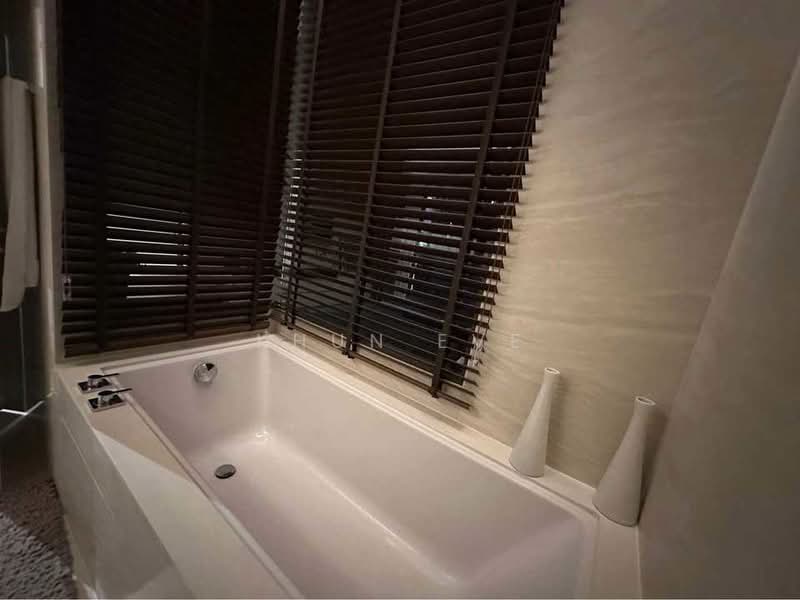 The Strand Thonglor, Bangkok, 36 Soi Sukhumvit 55, Khlong Tan Nua, Watthana, Bangkok, 1 Bedroom, 54 sqm, Condo For Sale, by Khun Eve, 500427578 - DDproperty.com