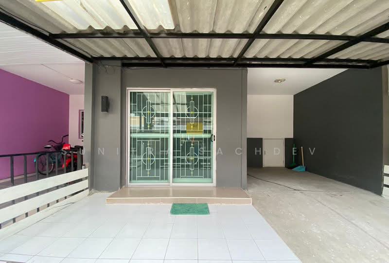 บ้านพฤกษา 86 ถนนศรีวารีน้อย ซอยลาดกระบัง 54, Samut Prakan, Srisa Chorakhe Noi, Bang Sao Thong, Samut Prakan, 3 Bedrooms, 120 sqm, Townhouse For Rent, by Sunitra Sachdev, 500427659 - DDproperty.com