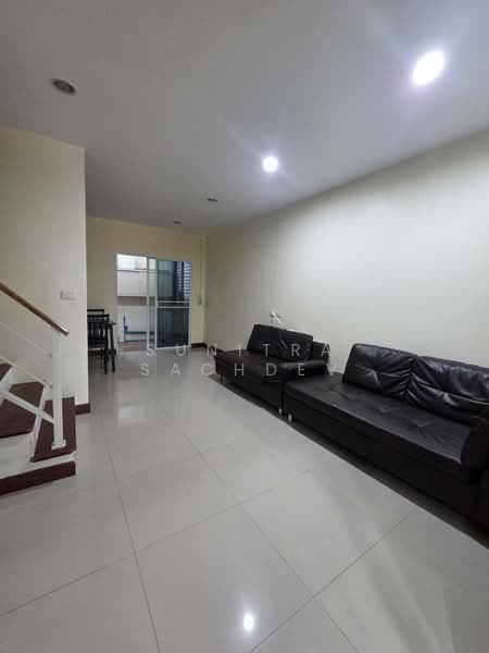Villette Lite Pattanakarn, Bangkok, Soi Phatthanakan 38, Phatthanakan Road, Suan Luang, Bangkok, 3 Bedrooms, 160 sqm, Townhouse For Rent, by Sunitra Sachdev, 500427664 - DDproperty.com