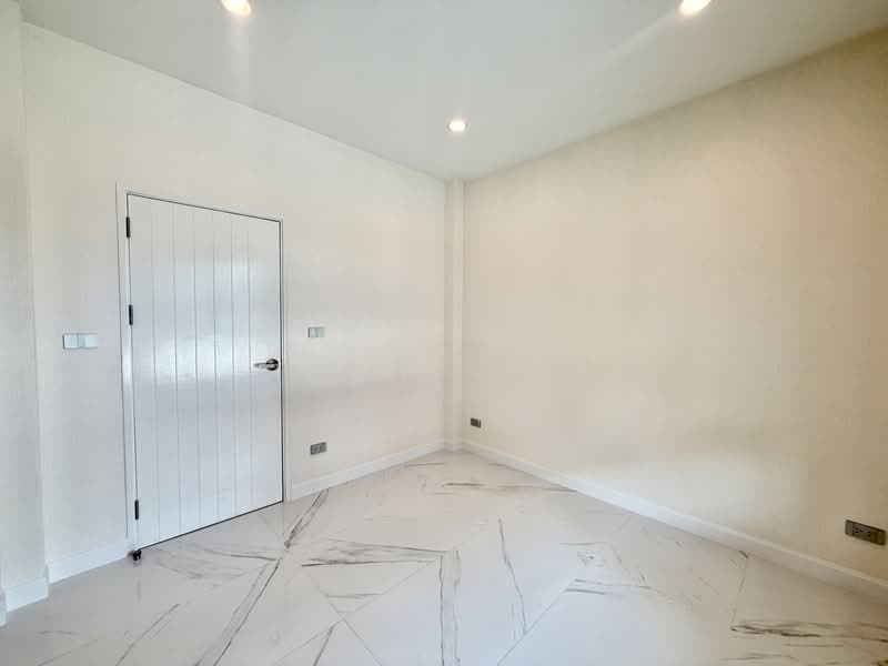 Supalai Essence Angsila, Chon Buri (Pattaya), Ang Sila, Muang Chon Buri, Chon Buri (Pattaya), 5 Bedrooms, 380 sqm, Single Detached House For Sale, by Paula ., 500427767 - DDproperty.com