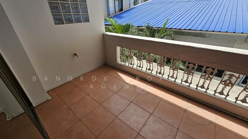 Dera Mansion, Bangkok, 23 Soi Sukhumvit 18, Khlong Toei, Bangkok, 3 Bedrooms, 315 sqm, Condo For Rent, by BANGKOK PROPERTY AGENTS, 500427786 - DDproperty.com