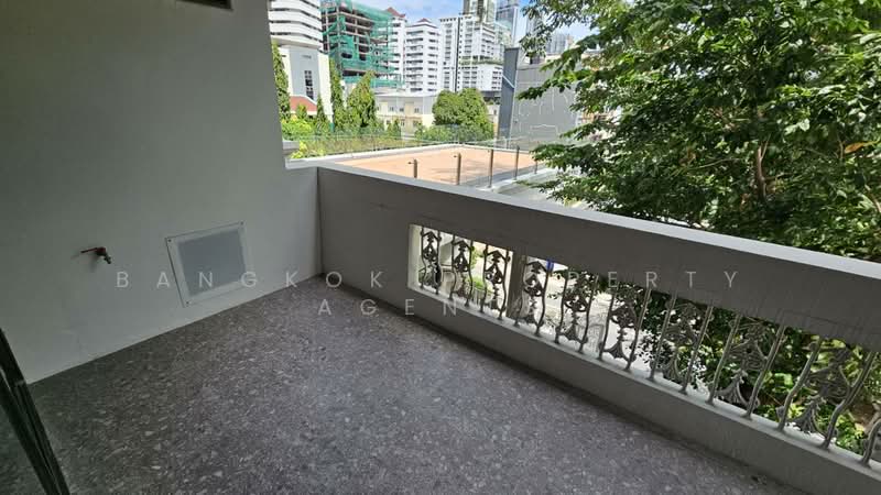 Dera Mansion, Bangkok, 23 Soi Sukhumvit 18, Khlong Toei, Bangkok, 3 Bedrooms, 315 sqm, Condo For Rent, by BANGKOK PROPERTY AGENTS, 500427786 - DDproperty.com