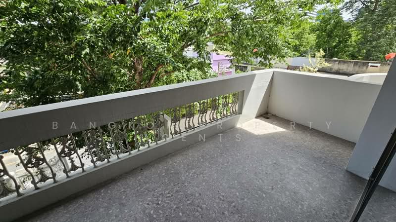 Dera Mansion, Bangkok, 23 Soi Sukhumvit 18, Khlong Toei, Bangkok, 3 Bedrooms, 315 sqm, Condo For Rent, by BANGKOK PROPERTY AGENTS, 500427786 - DDproperty.com