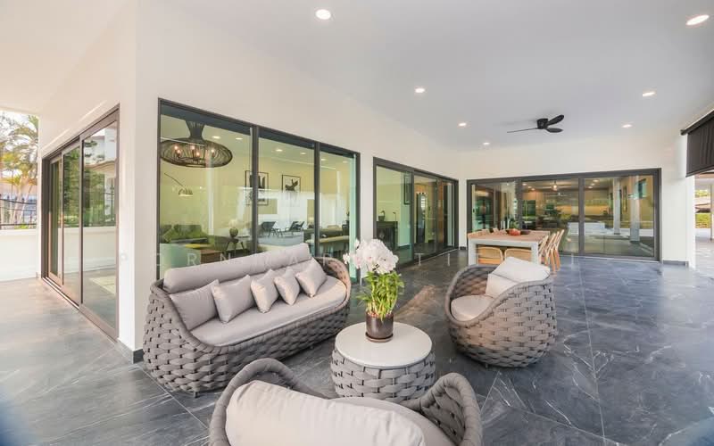 Fully Furnished 4bed Villa in Pattaya, Chon Buri (Pattaya), Poong, Bang Lamung (Pattaya), Chon Buri (Pattaya), 4 Bedrooms, 365 sqm, Single Detached House For Sale, by Pornnapa Titloi, 500427856 - DDproperty.com