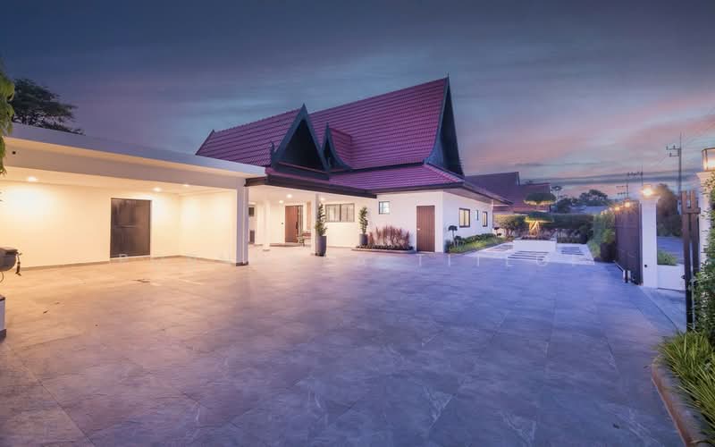 Fully Furnished 4bed Villa in Pattaya, Chon Buri (Pattaya), Poong, Bang Lamung (Pattaya), Chon Buri (Pattaya), 4 Bedrooms, 365 sqm, Single Detached House For Sale, by Pornnapa Titloi, 500427856 - DDproperty.com