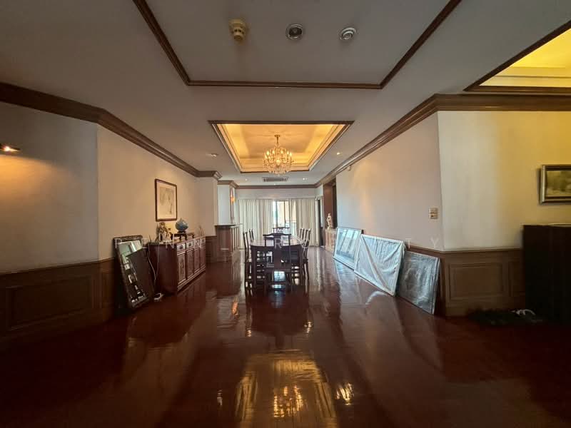 Castle Hill Mansion, Bangkok, 12 Ekkamai 6 Alley, Phra Kanong Nua, Watthana, Bangkok, 3 Bedrooms, 326 sqm, Condo For Sale, by penn_property, 500427891 - DDproperty.com