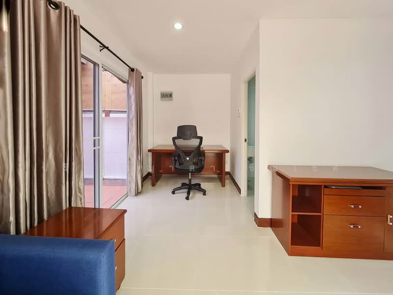 House Sutthisan, Bangkok, ลาดพร้าว 48, Samsen Nok, Huai Khwang, Bangkok, 7 Bedrooms, 512 sqm, Single Detached House For Rent, by ปรินทร์ญาดา ชิณโชติ, 500427911 - DDproperty.com