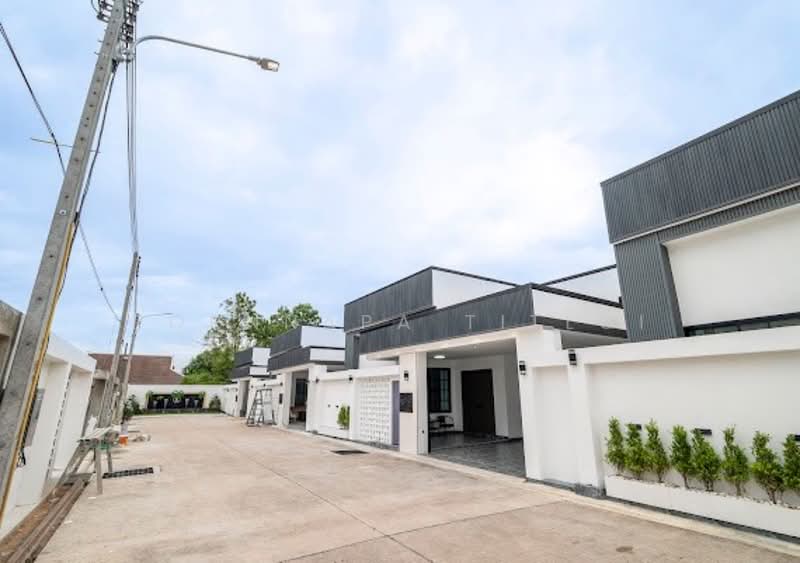 For sale villa at Nong Pla Lai, Chon Buri (Pattaya), Nong Pla Lai, Bang Lamung (Pattaya), Chon Buri (Pattaya), 3 Bedrooms, 250 sqm, Villa For Sale, by Pornnapa Titloi, 500427920 - DDproperty.com