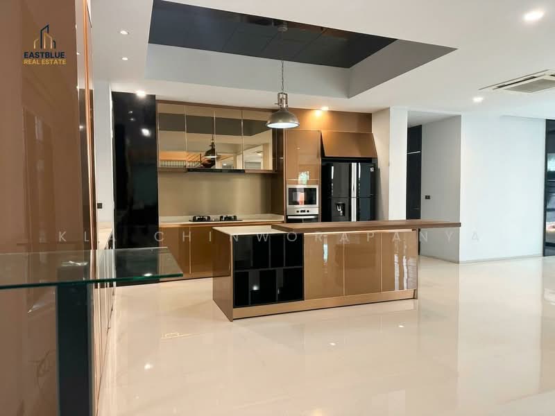 Luxury Pool Villa Sukhumvit71, Bangkok, Phra Kanong Nua, Watthana, Bangkok, 5 Bedrooms, 700 sqm, Single Detached House For Rent, by Kla Chinworapanya, 500428093 - DDproperty.com