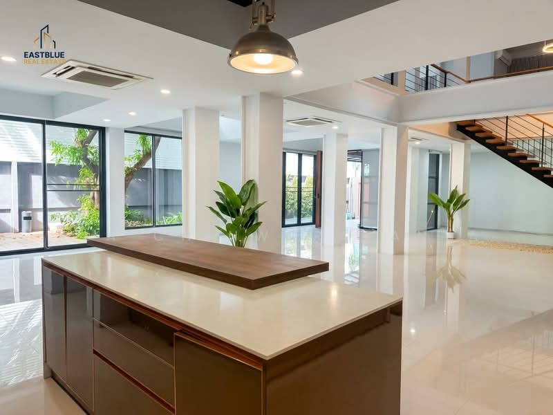 Luxury Pool Villa Sukhumvit71, Bangkok, Phra Kanong Nua, Watthana, Bangkok, 5 Bedrooms, 700 sqm, Single Detached House For Rent, by Kla Chinworapanya, 500428093 - DDproperty.com